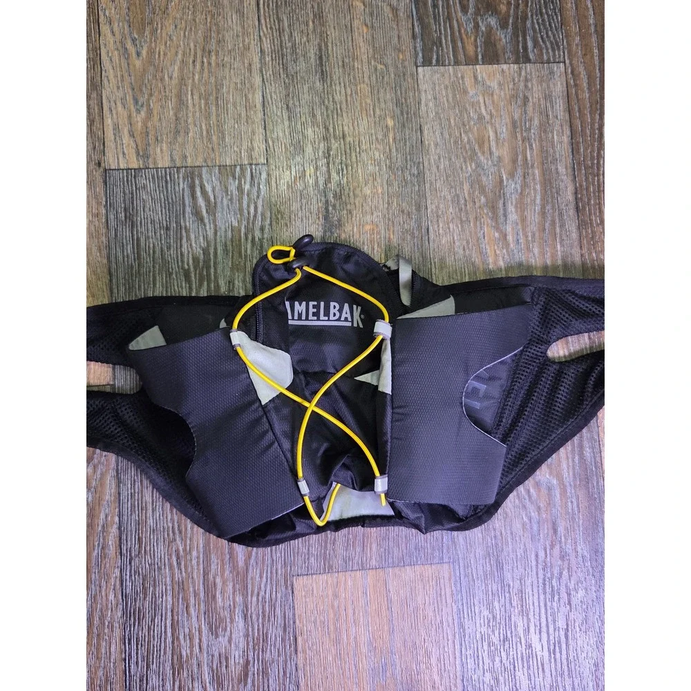 CamelBak Hydration Waist Pack Black Yellow Running Hiking Fanny Pack Belt - Picture 2 of 6
